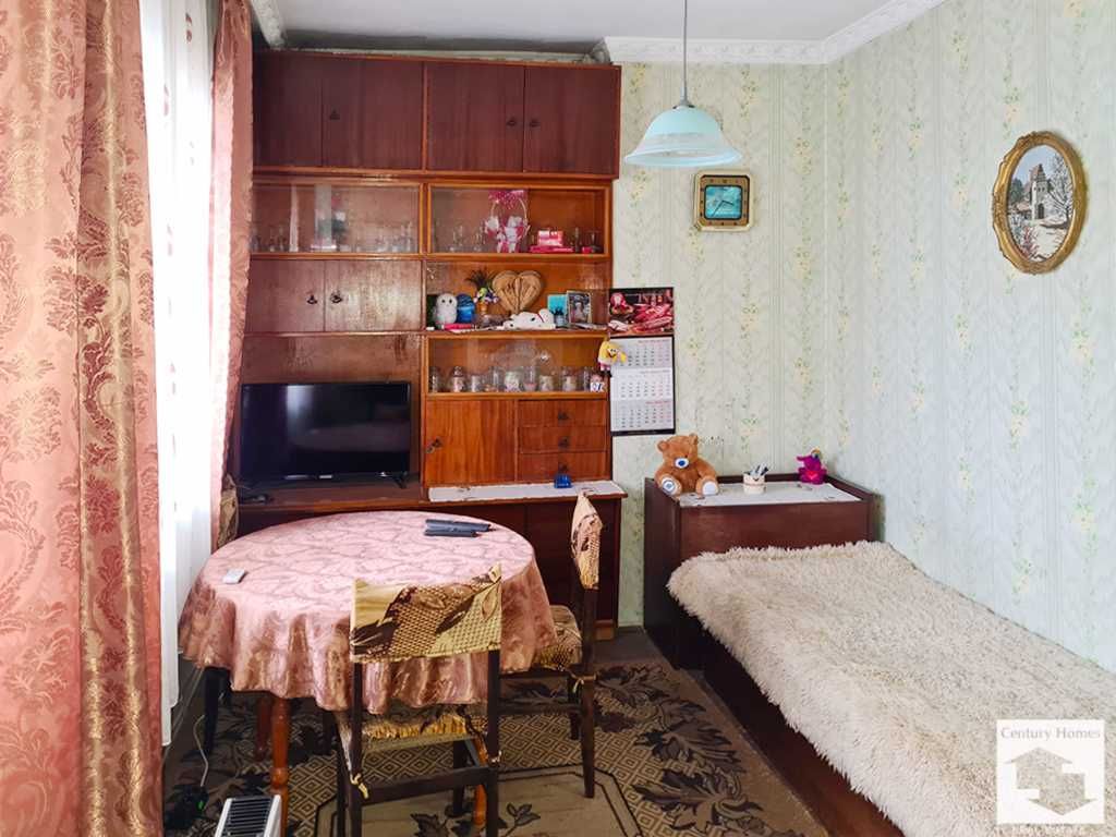 104885 Просторен, апартамент с две спални и таван в кв. Акация