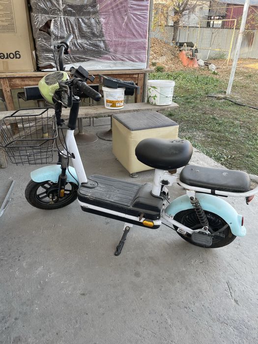 Электро скутер в хорошем состояние