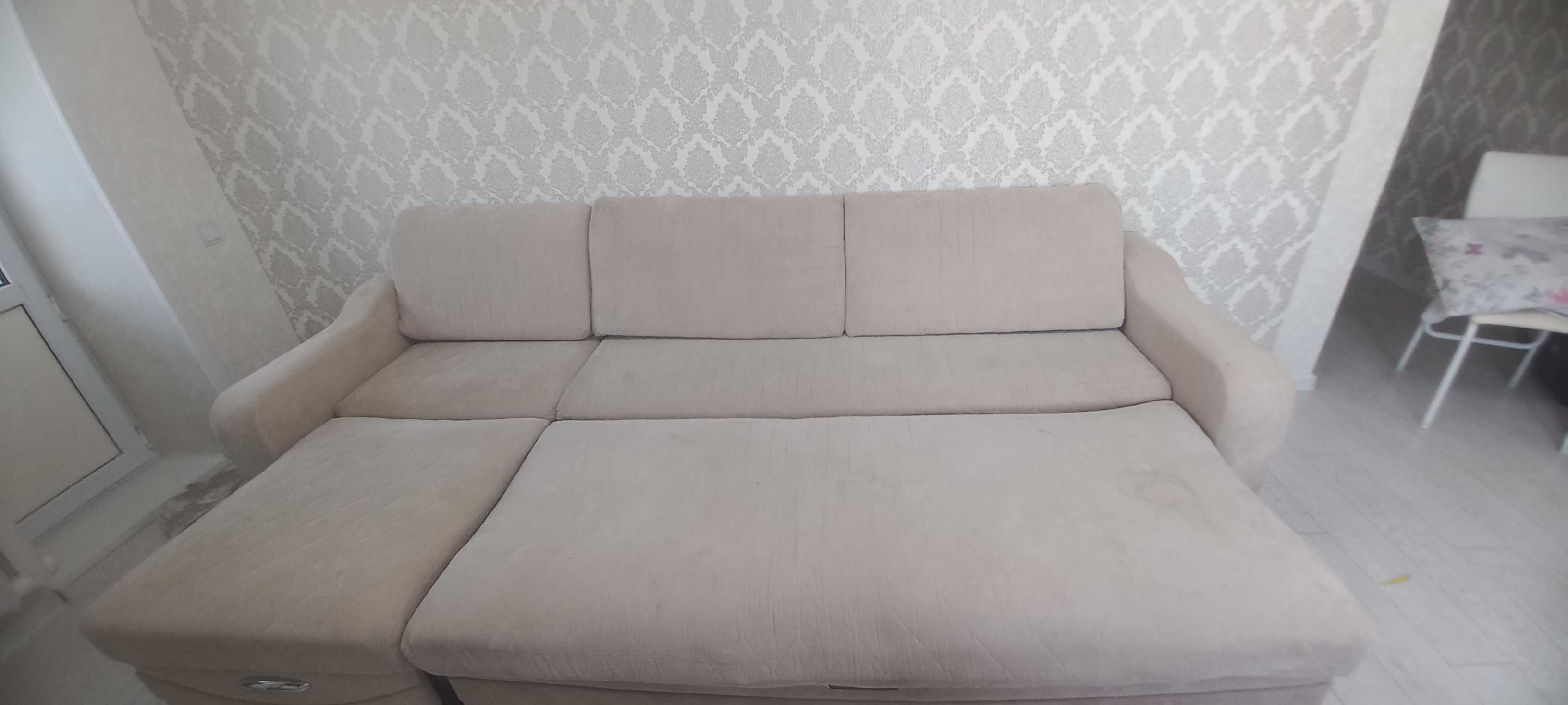 Диван и стулья продаются