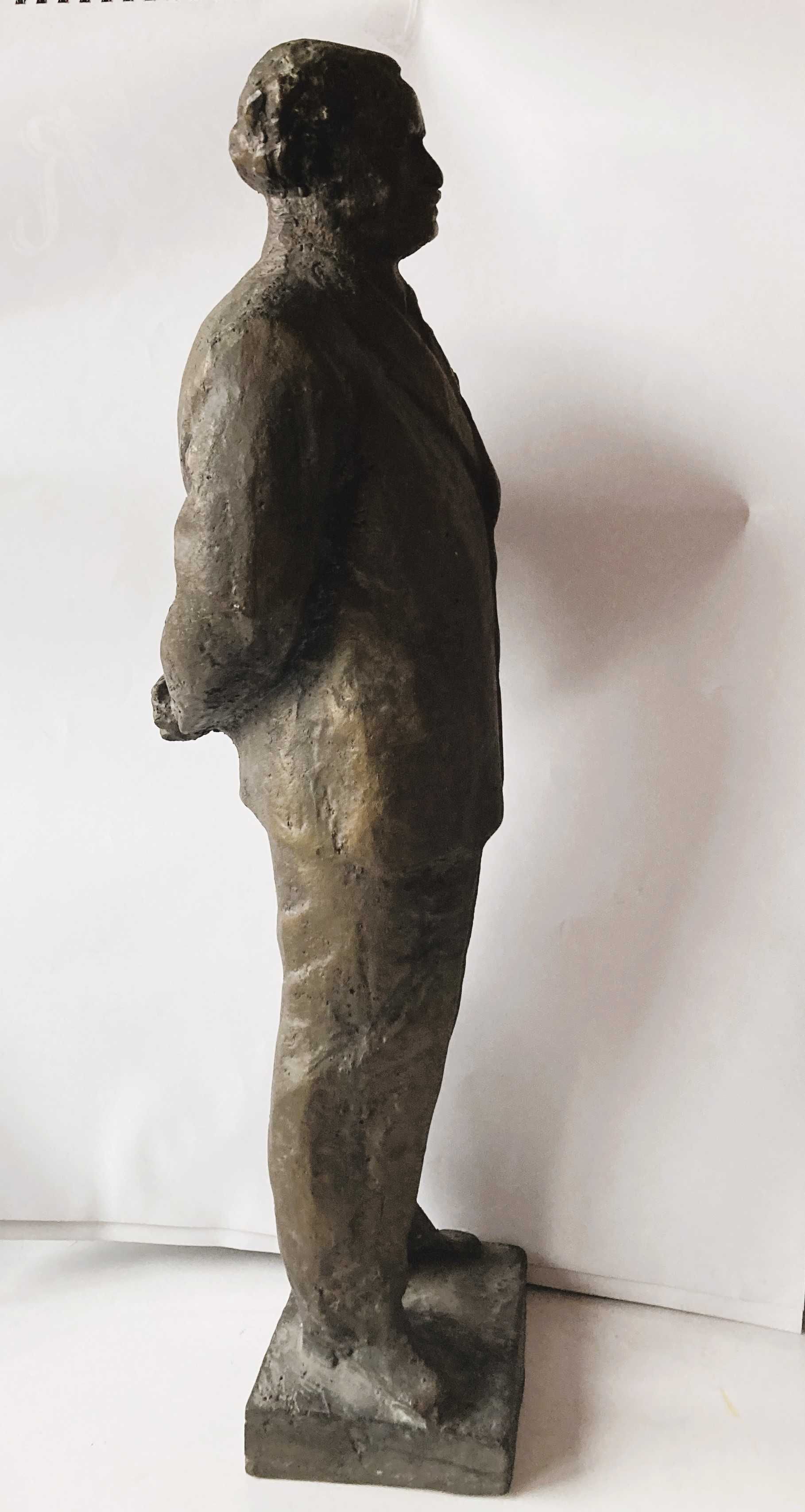 Масивна бронзова скулптура на Георги Димитров