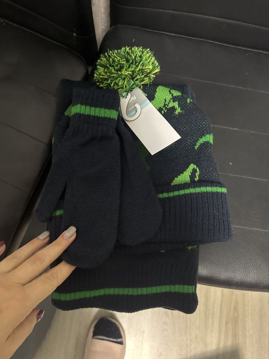 Детска шапка, шал и ръкавици