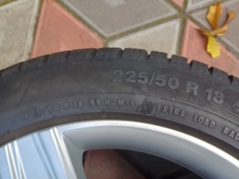 Vând 2 anvelope de iarna 225 50 r18 CONTINENTAL foarte bune