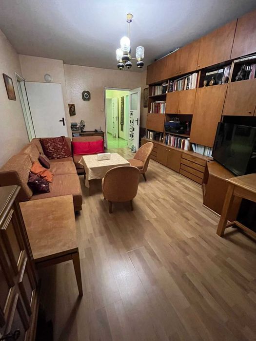 просторен тристаен апартамент