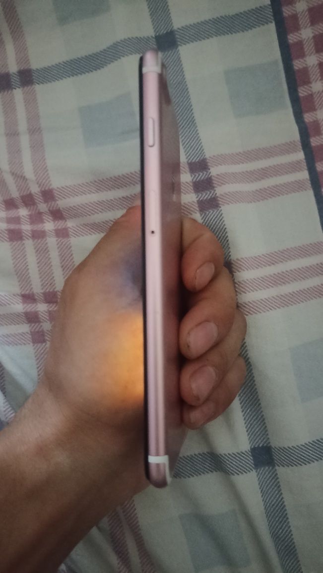 Продам IPhone 7+