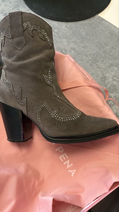 Продавам боти от естествен велур