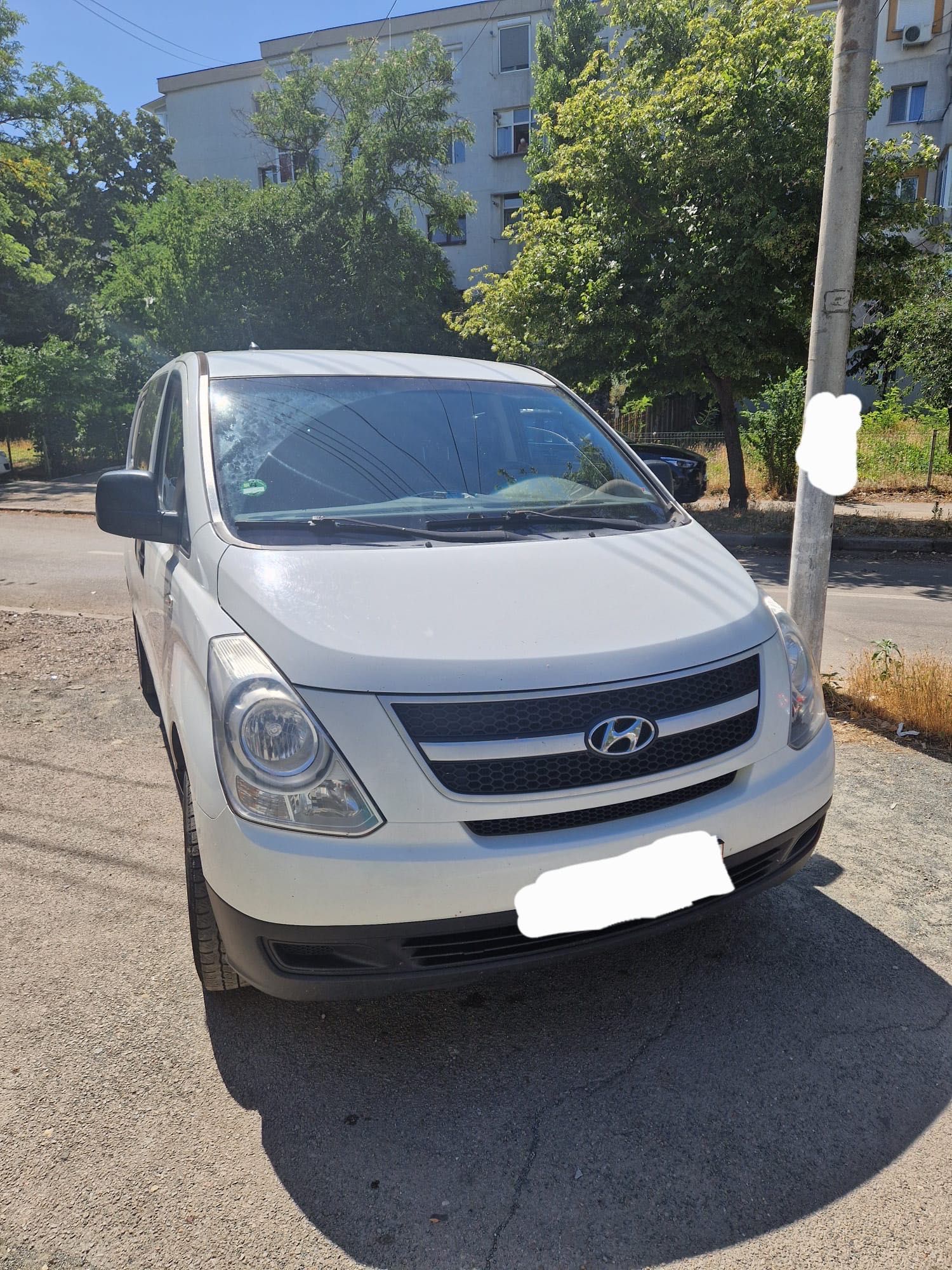 Hyundai H-1 – 6 locuri + spațiu marfă