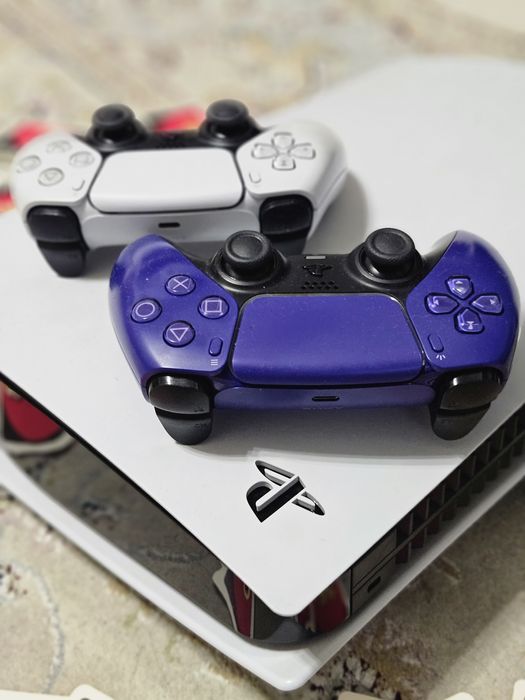 PlayStation 5 Два джостика.