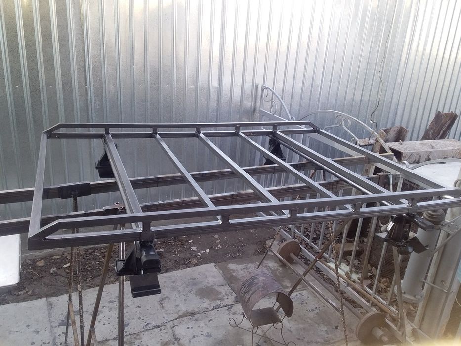 Багажник на рейлингах  подходит почти на все авто