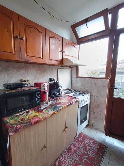 Двуетажна монолитна къща в град Дебелец