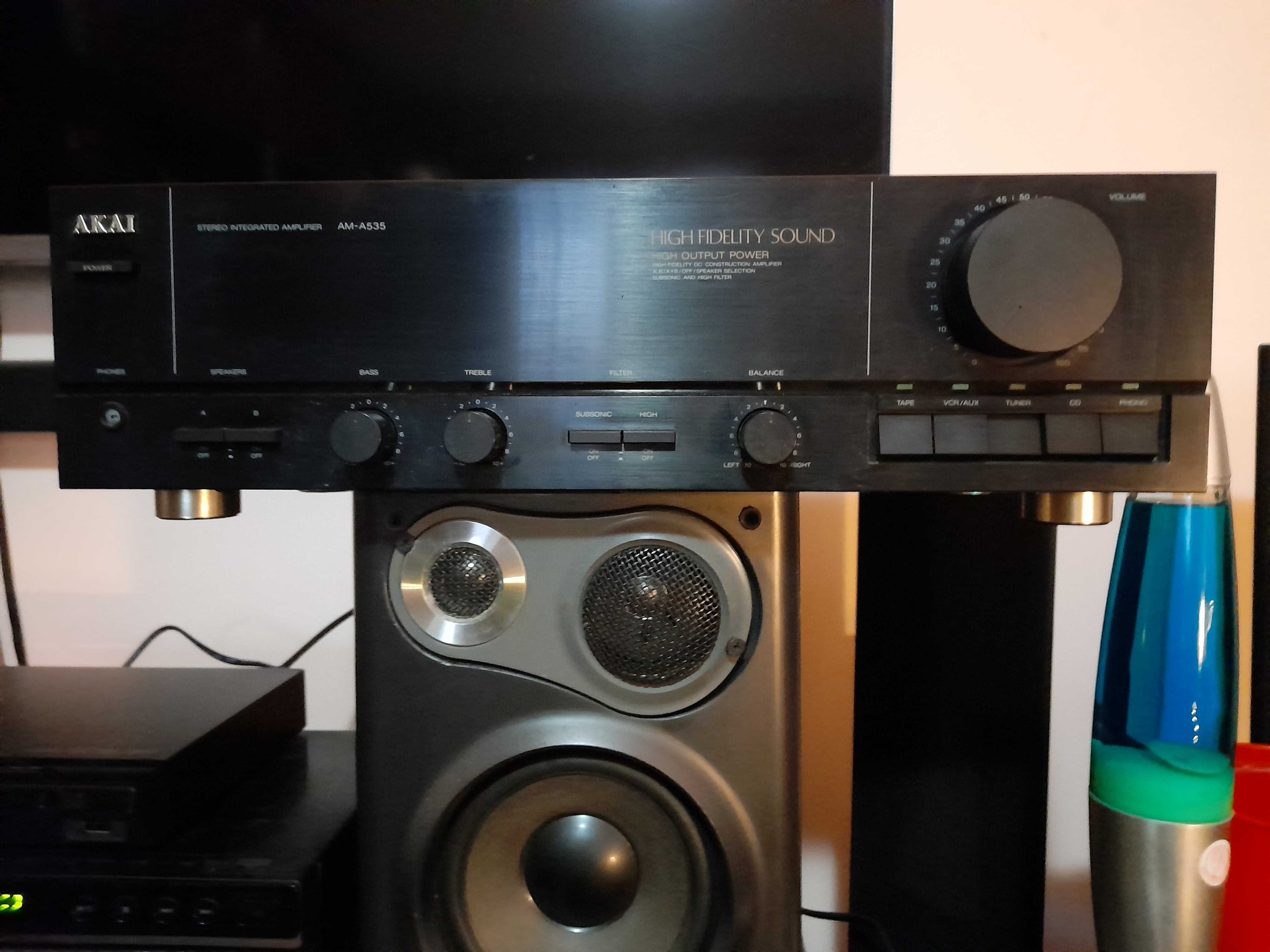 Linie audio Akai, boxe Aiwa, putere Sharp, EQ Electronica Industriala