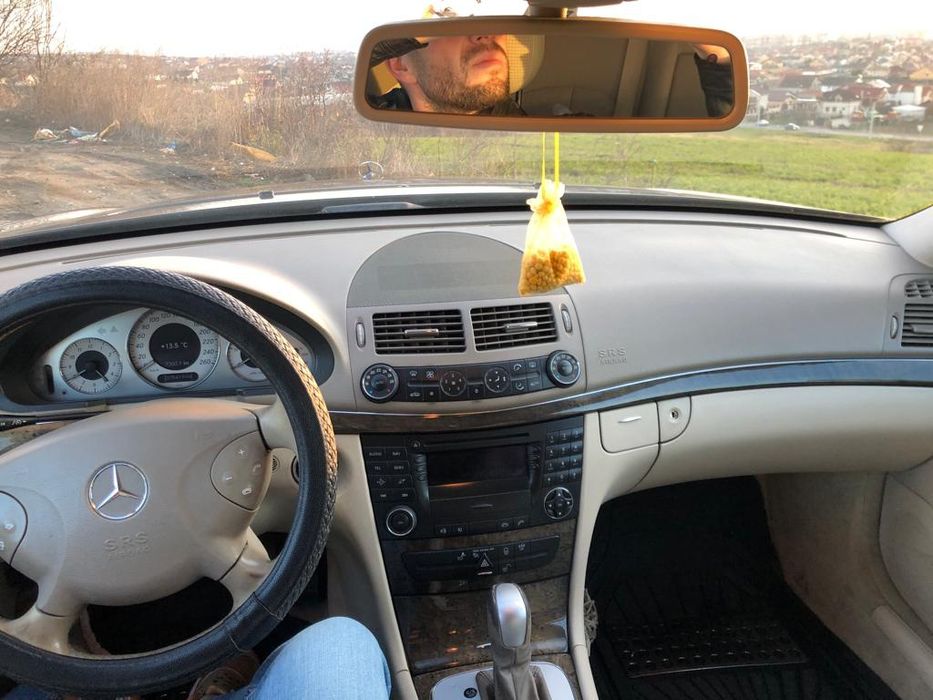 Vând Mercedes E class 2005