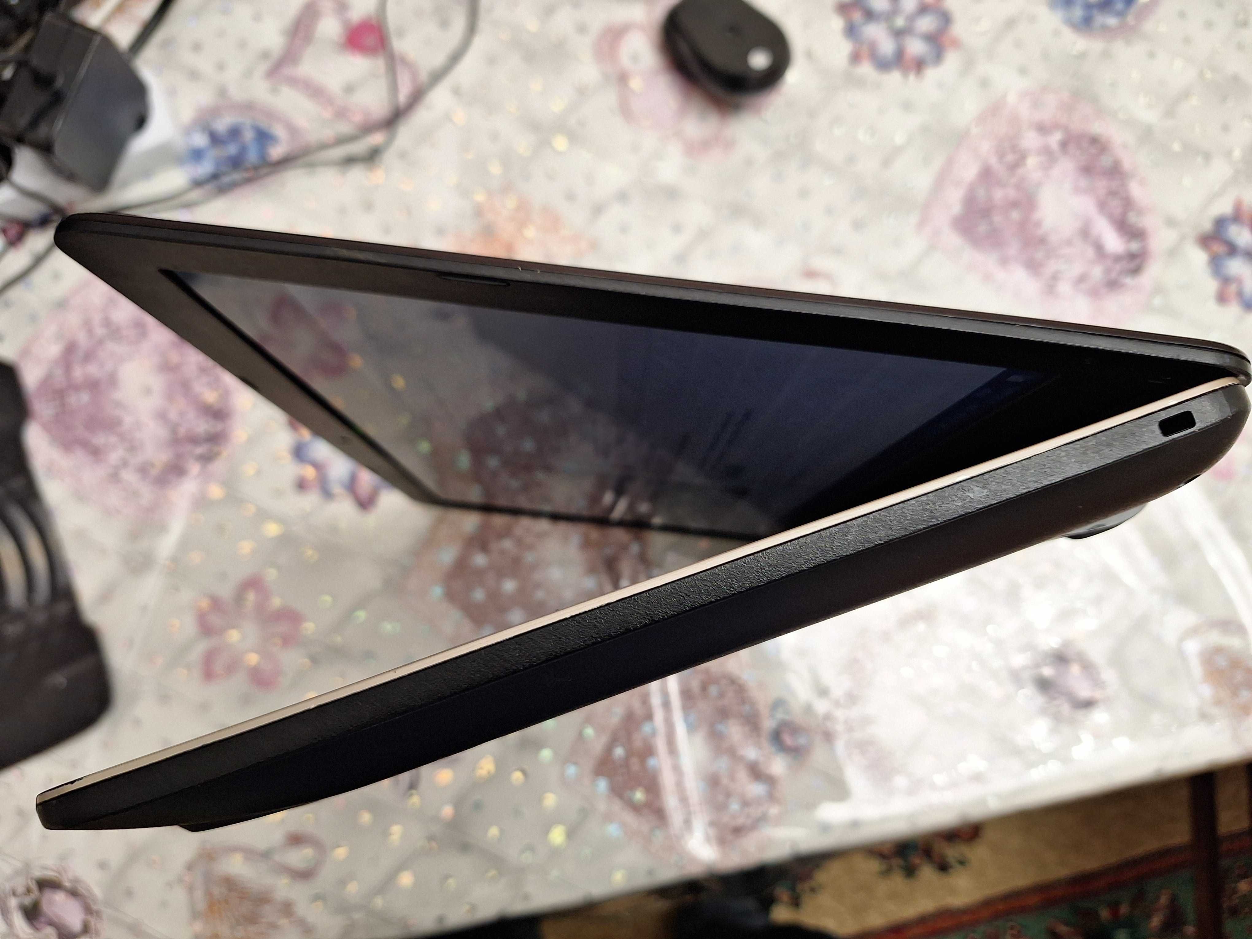 Ноутбук (ультрабук) asus i3-5005u cpu-2,0 Ghz(4-х яд) в идеале