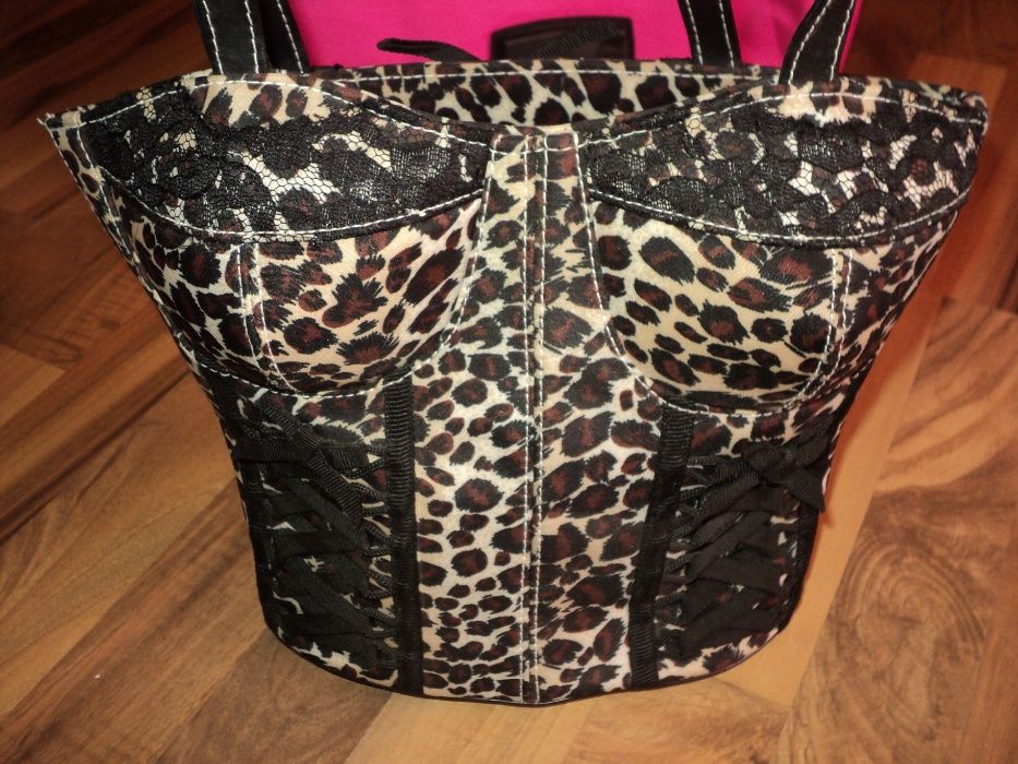 geanta de dama noua ,model deosebit -bust ,varianta mica