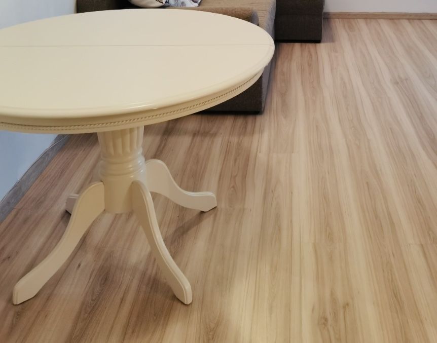 Masa alba extensibila din lemn masiv