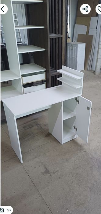 Продаю маникюрный стол и новые материалы для маникюра и педикюра.