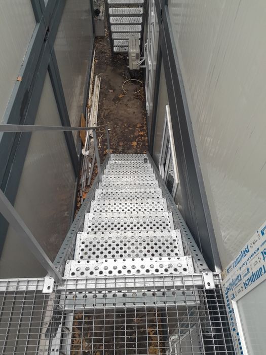 Scări metalice galvanizate la orice demisiune asiguram transport ori u