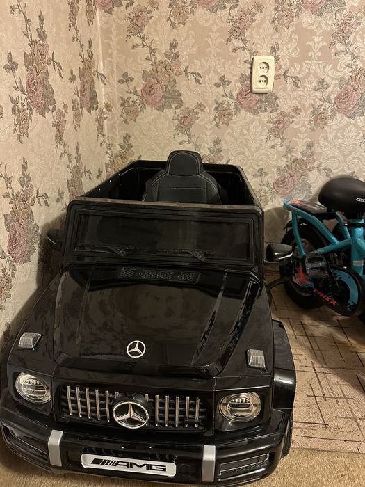 Продам машинц на пульте управления..