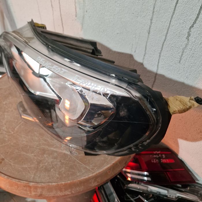 Peugeot Expert 2017 ляв фар