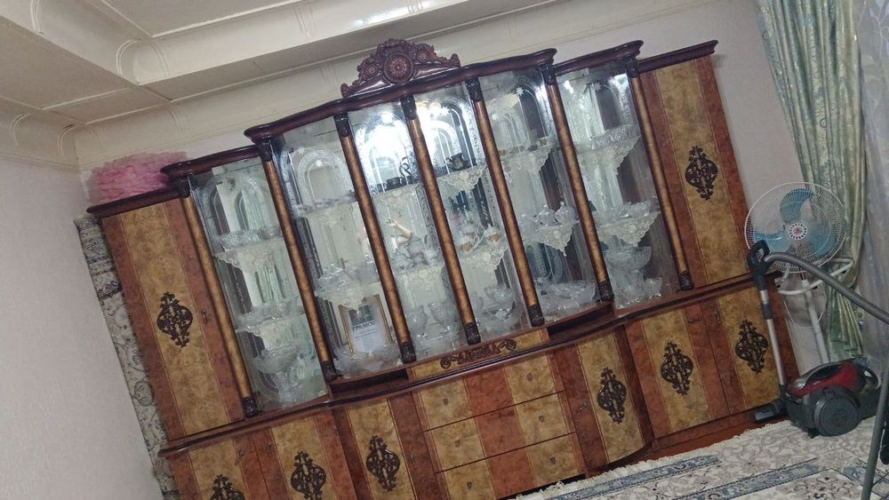 Mebel sotiladi xolati yaxshi qirilgan shilingan joyi yoʻq baquvvat