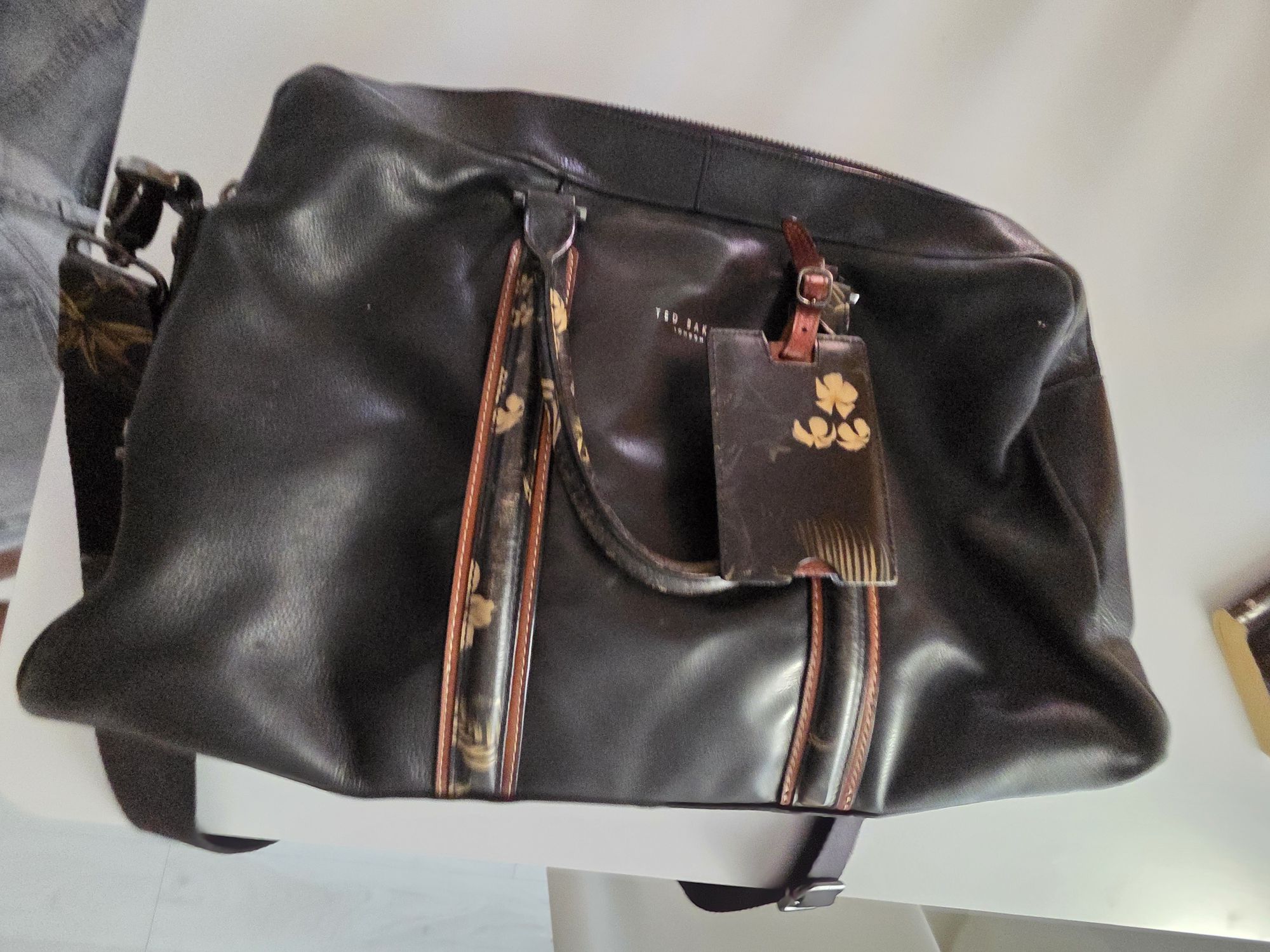Geanta piele vitel , marca londoneza Ted Baker,premium