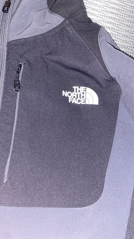 The North Face ветровка чисто нова