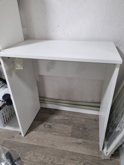 Стол письменный белый