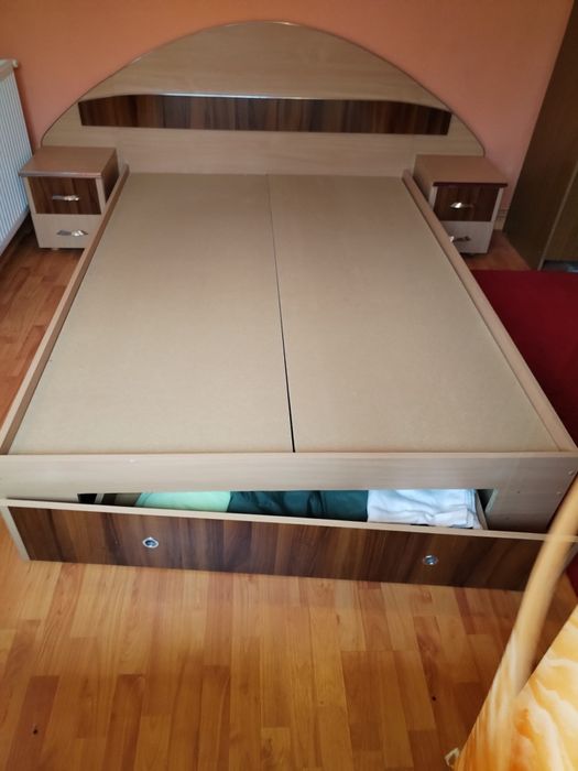 Vând pat 140x200,bicolor din pal