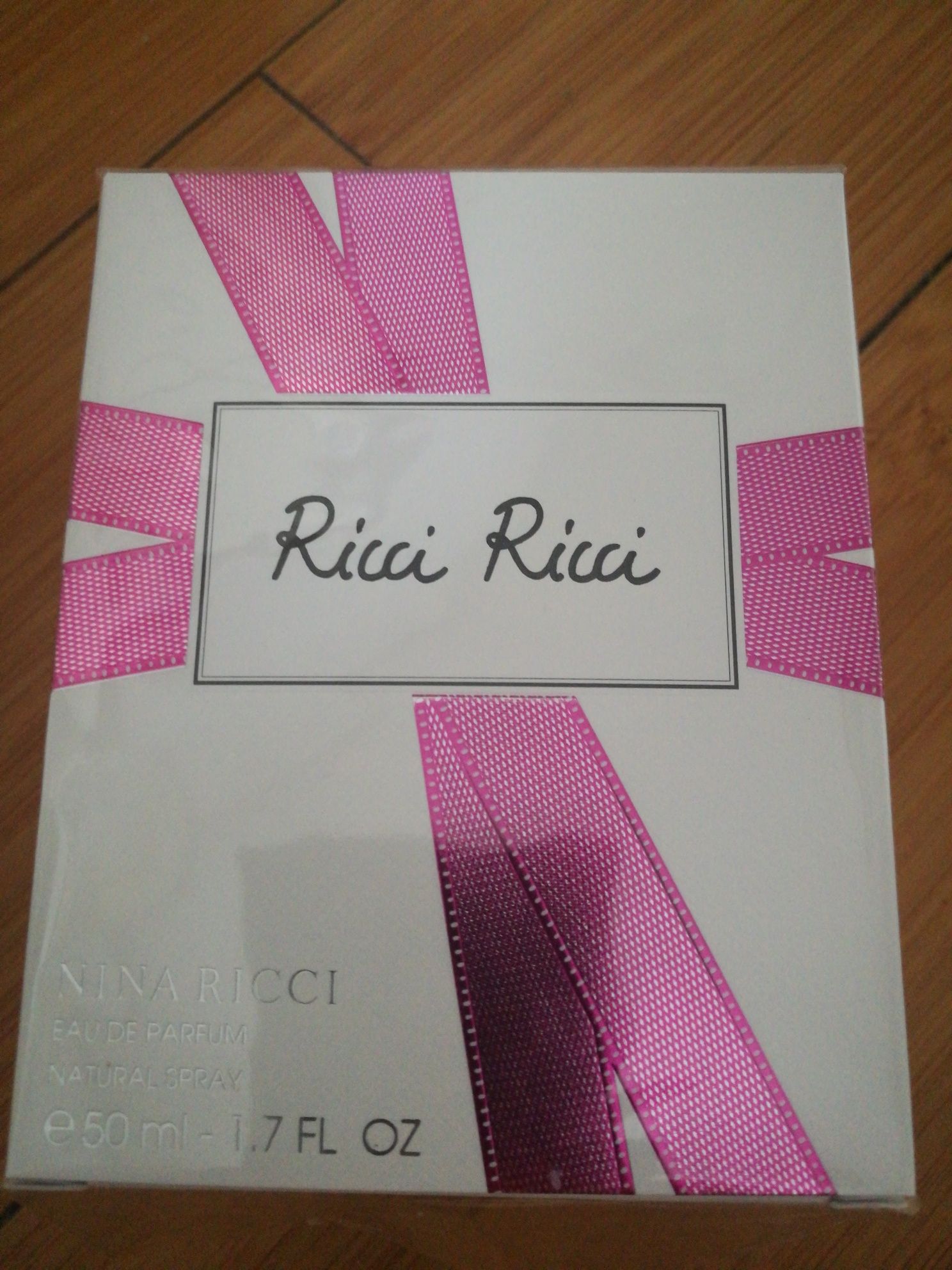 Apa de parfum Nina Ricci -Ricci Ricci