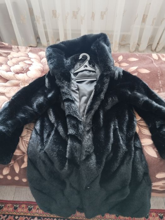 Продаю женскую шубу