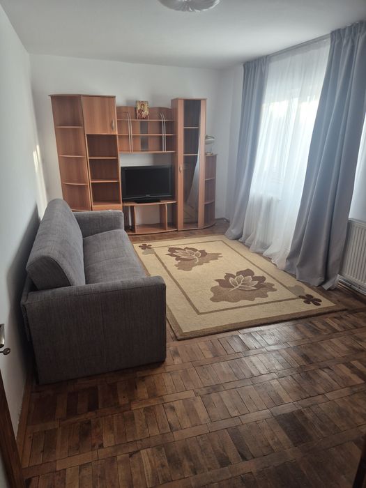 Inchiriez apartament