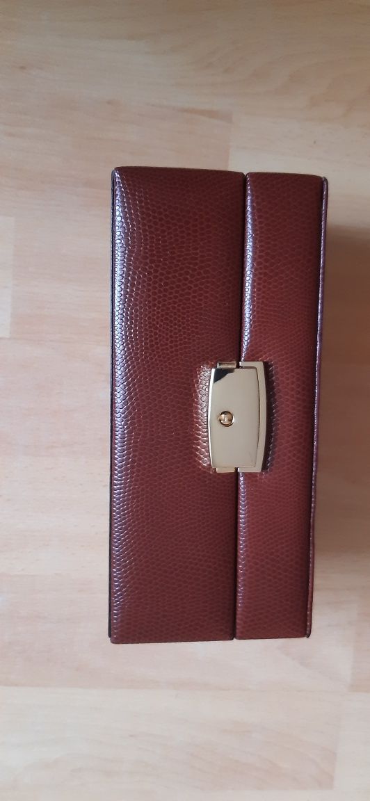Caseta din piele ptr Bijuterii si Ceasuri, cu cheie, model deosebit