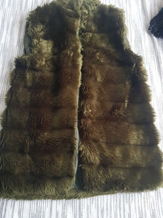 Vesta blana ÷cadou pantaloni vatuiti marimea s