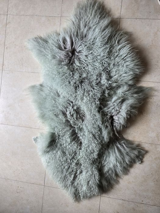 Килими от естествена агнешка кожа и лисица