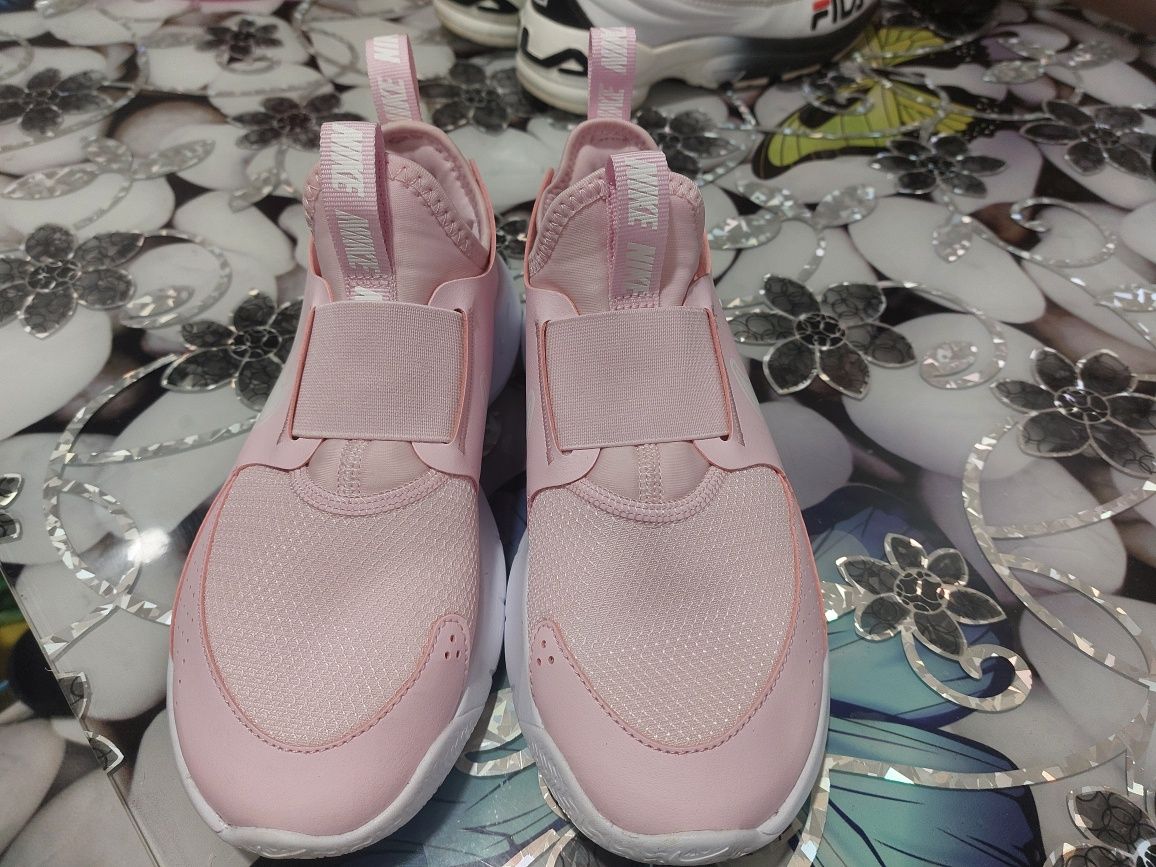Оригинални маратонки Nike, размер 36.