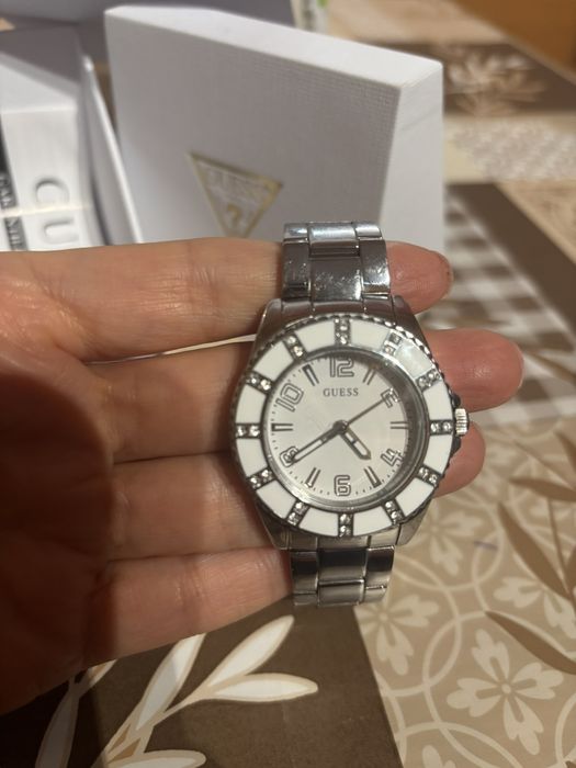 Ръчен дамски часовник GUESS