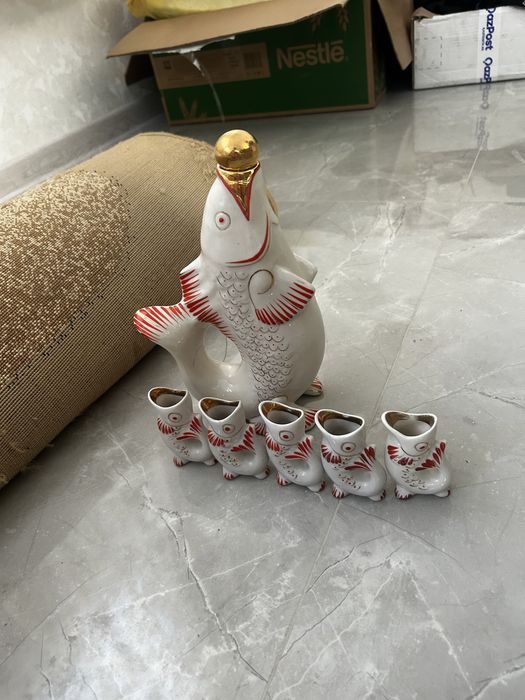 Фарфор Продаётся коньячный набор. 5 рюмочек и одна рыбка