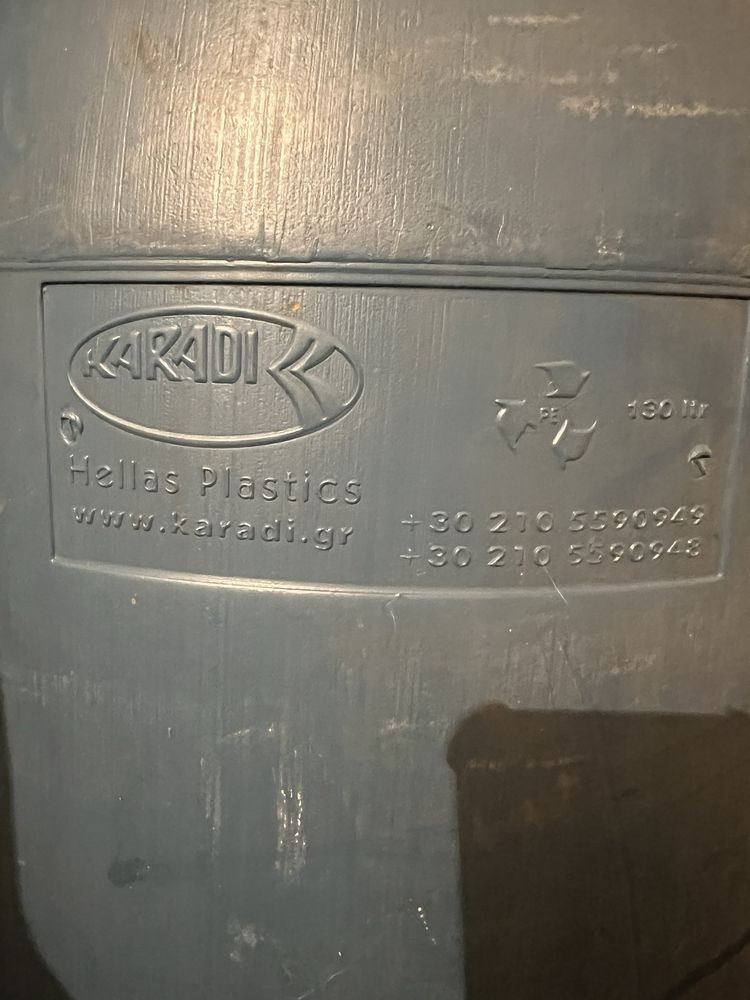 Продавам Бидони с капаци