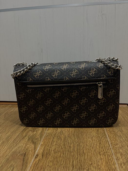 Дамска чанта Guess