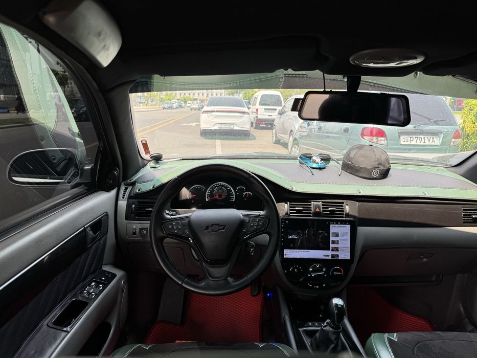 Lacette 2013 sotiladi