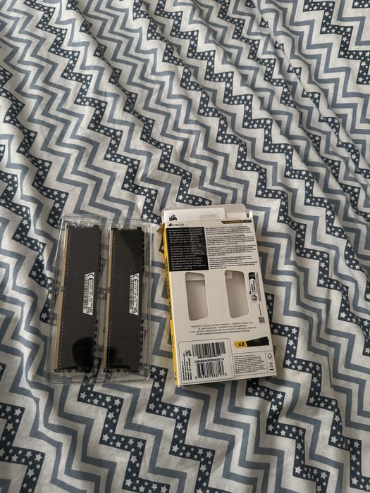 Placute ram corsair 8 gb