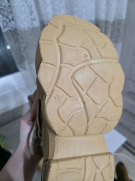 Кроссовки новые м