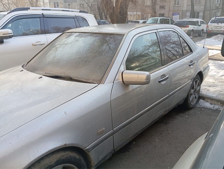 Продам машину на запчасти