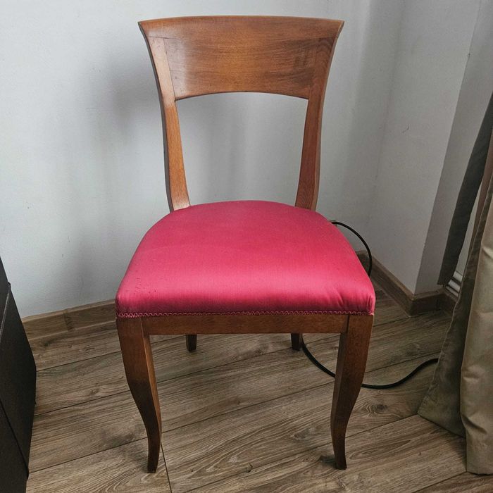 Scaun clasic din lemn  din material textil de culoare purpuriu