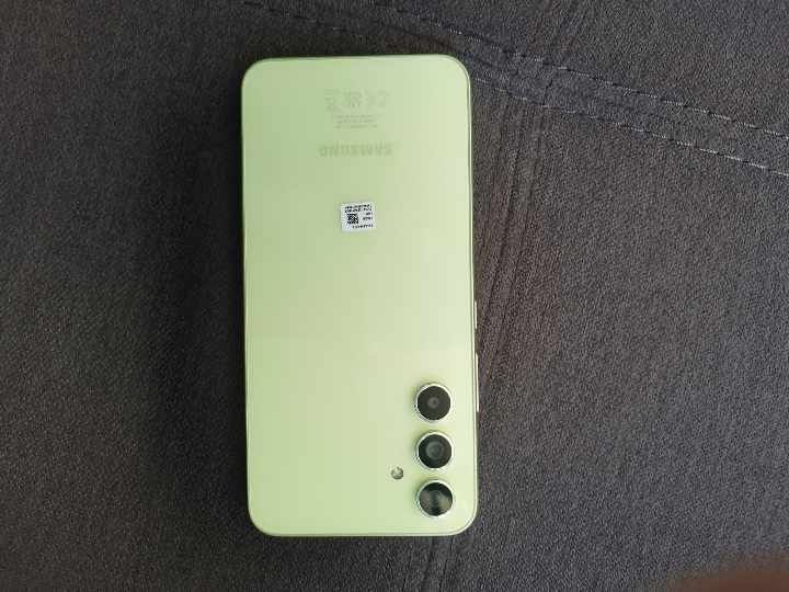 Продавам чисто нов Samsung A54 256/8Gb