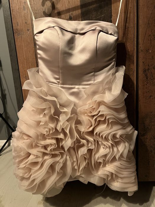 Продавам рокля като нова.