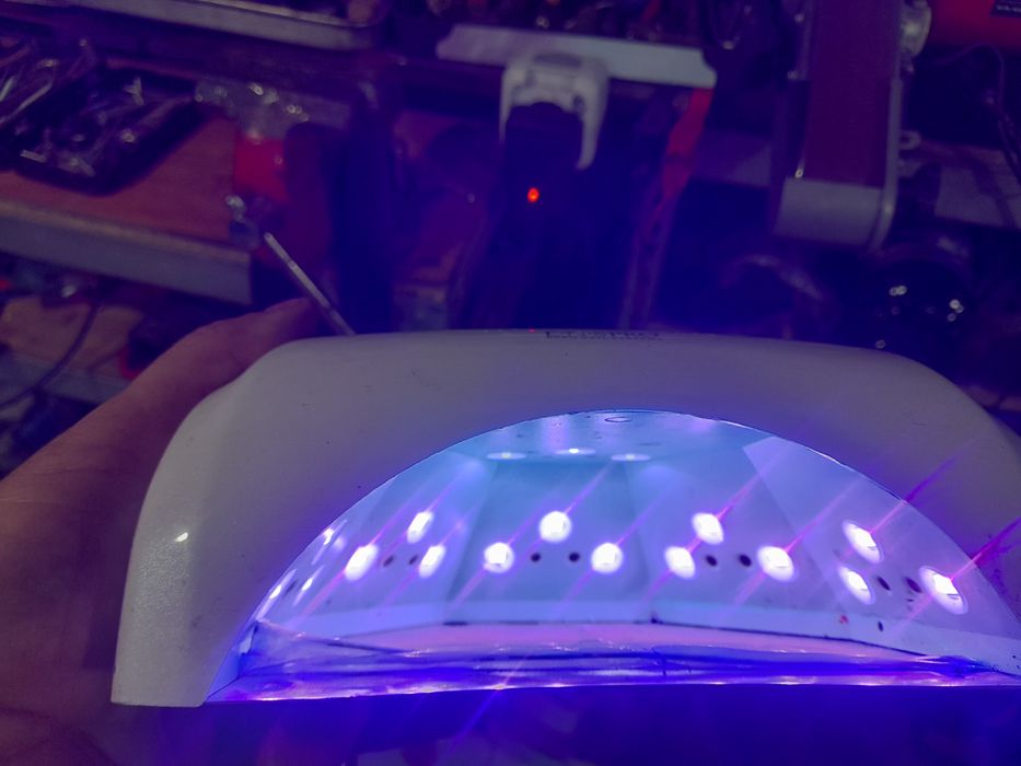 Lampa uv pentru  unghii