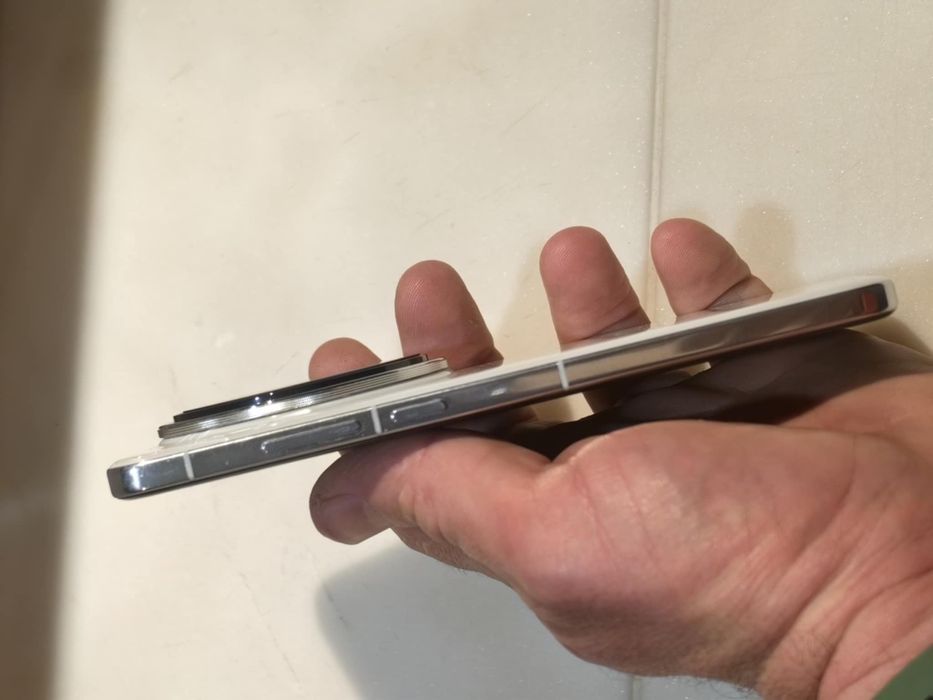 Продавам vivo x200 pro 512gb 16gb ram чукнат