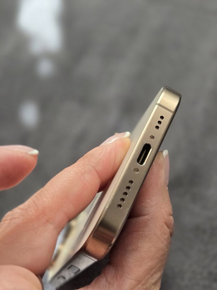 Продавам iPhone 16 Pro 128GB Gold – Гаранционен, Отлично Състояние