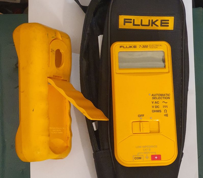 Multimetru FLUKE 7-300 cu set spioni noi, clesti, bumper protectie si
