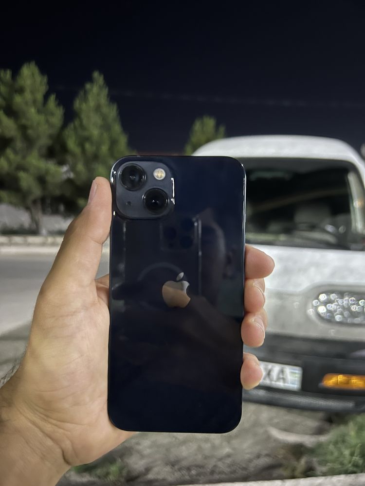 iphone 13. apple